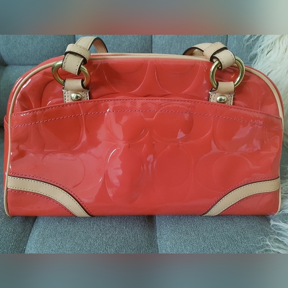 Authentic Coach coral patent leather embossed tote bag - Picture 3 of 3